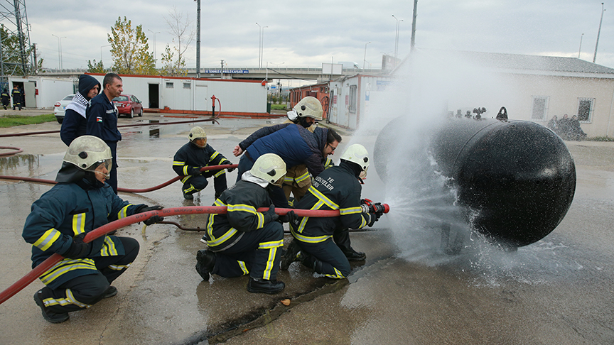 Huấn luyện cứu hộ thang máy cho lính cứu hỏa ở Kocaeli