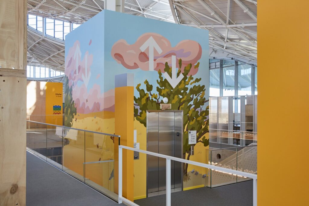 Các nghệ sĩ biến thang máy thành tác phẩm nghệ thuật tại văn phòng của Google