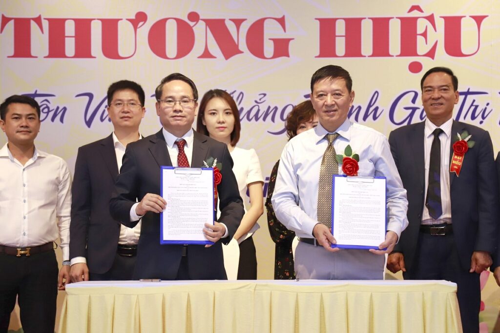Hiệp hội Thang máy Việt Nam và Hiệp hội Chống hàng giả & Bảo vệ thương hiệu Việt Nam ký kết hợp tác